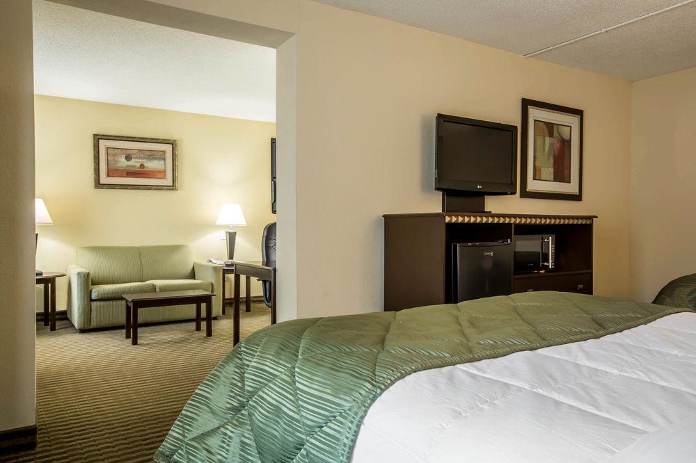 Quality Inn & Suites Greenville - Haywood Mall Extérieur photo