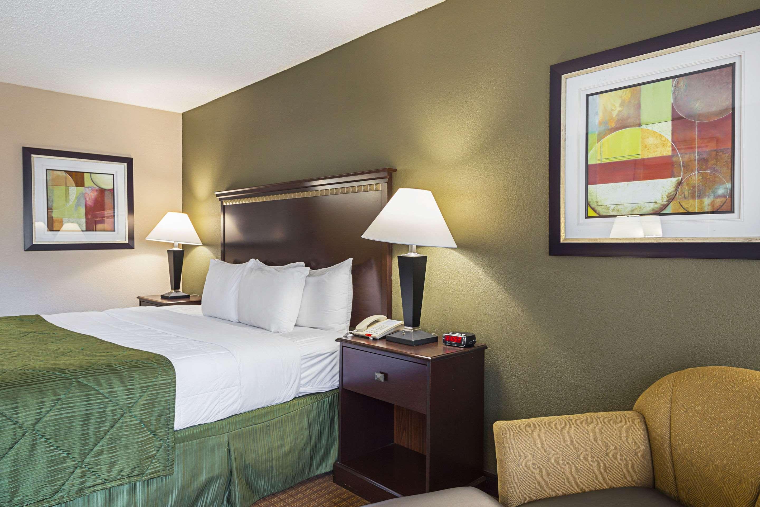 Quality Inn & Suites Greenville - Haywood Mall Extérieur photo