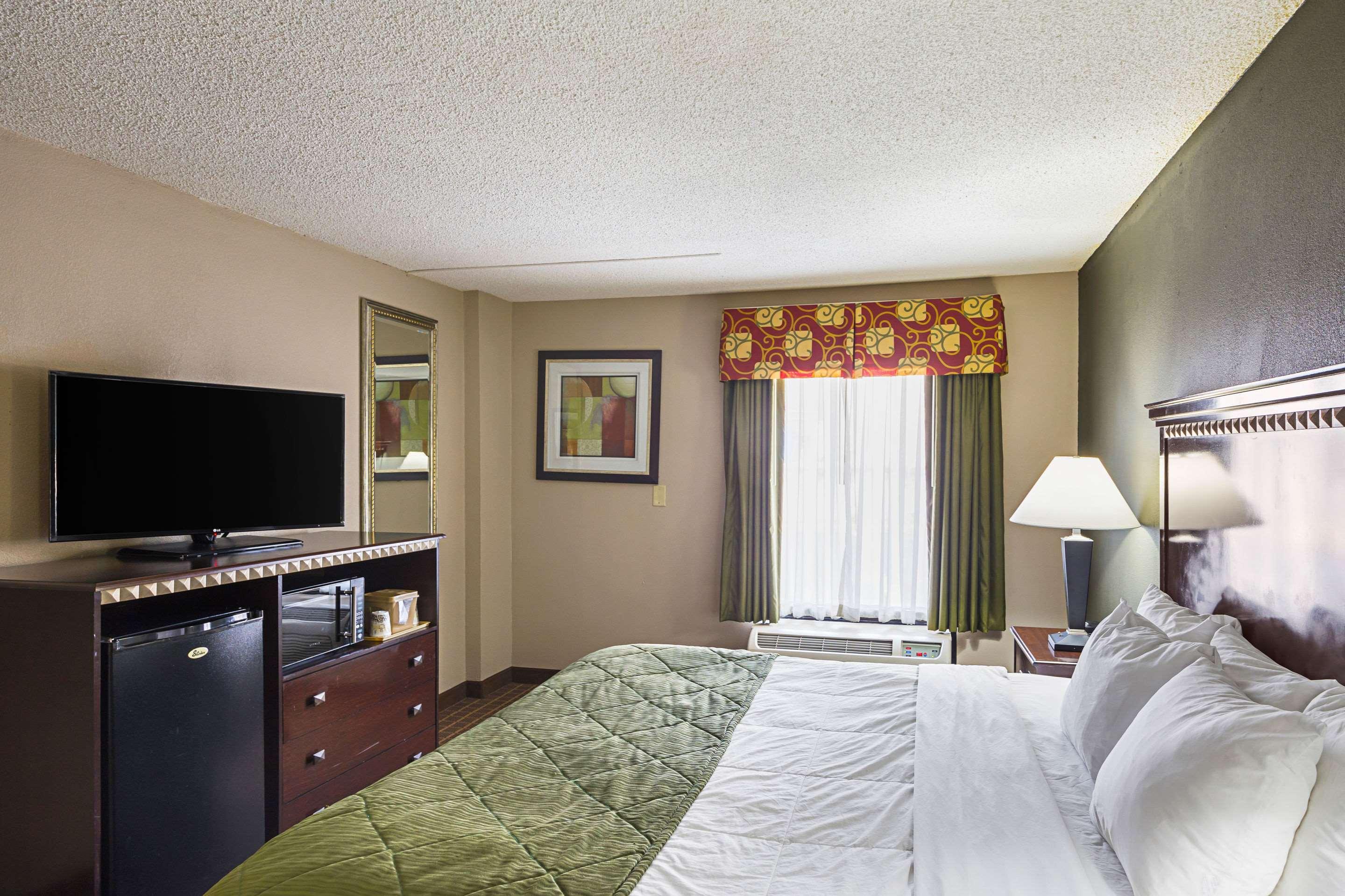 Quality Inn & Suites Greenville - Haywood Mall Extérieur photo