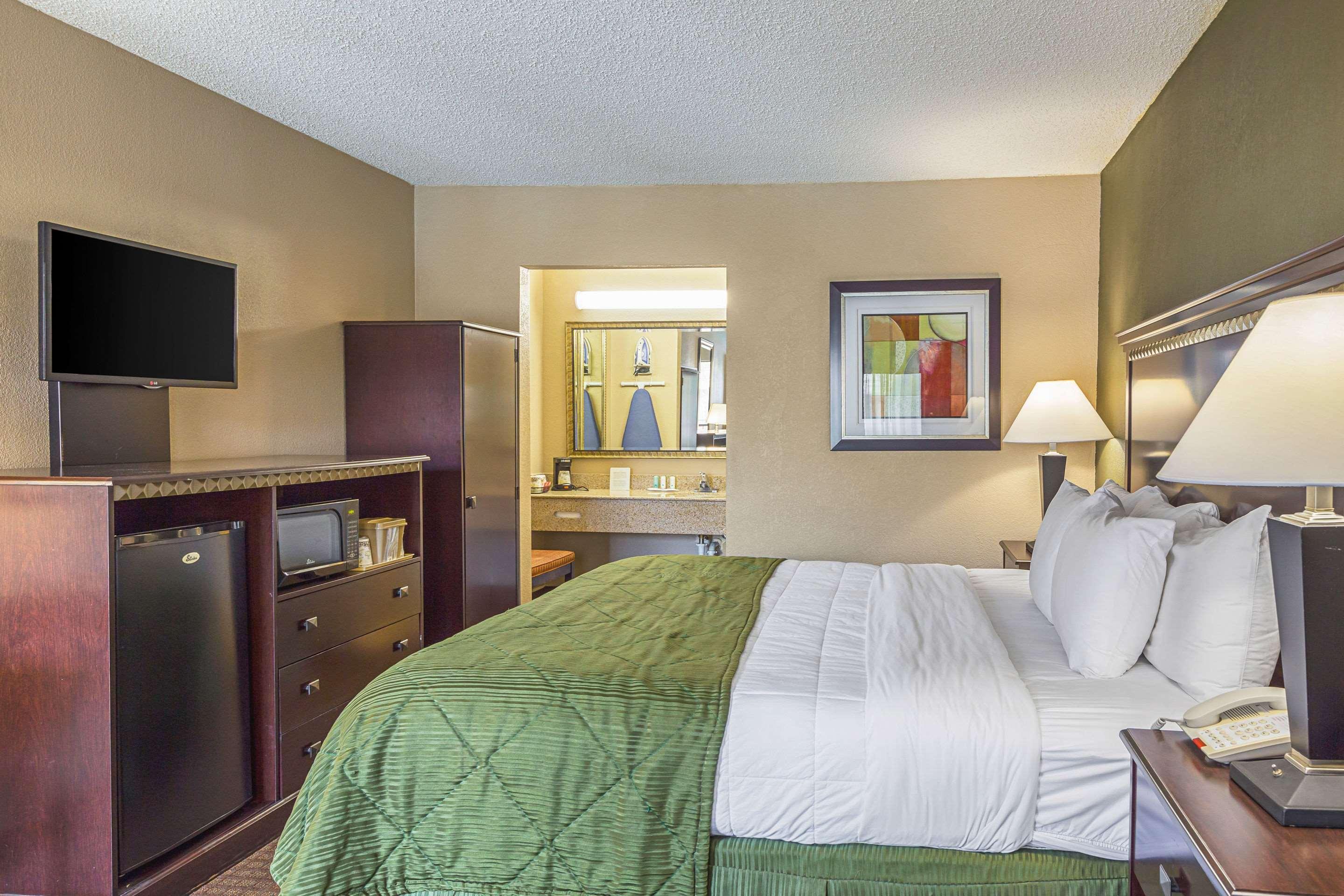 Quality Inn & Suites Greenville - Haywood Mall Extérieur photo