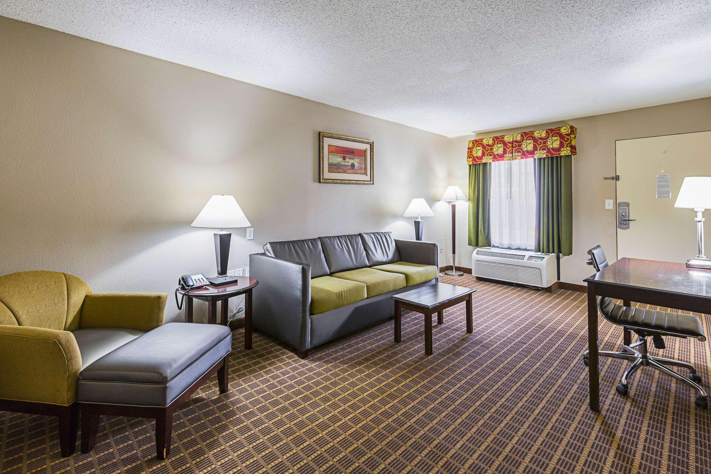 Quality Inn & Suites Greenville - Haywood Mall Extérieur photo