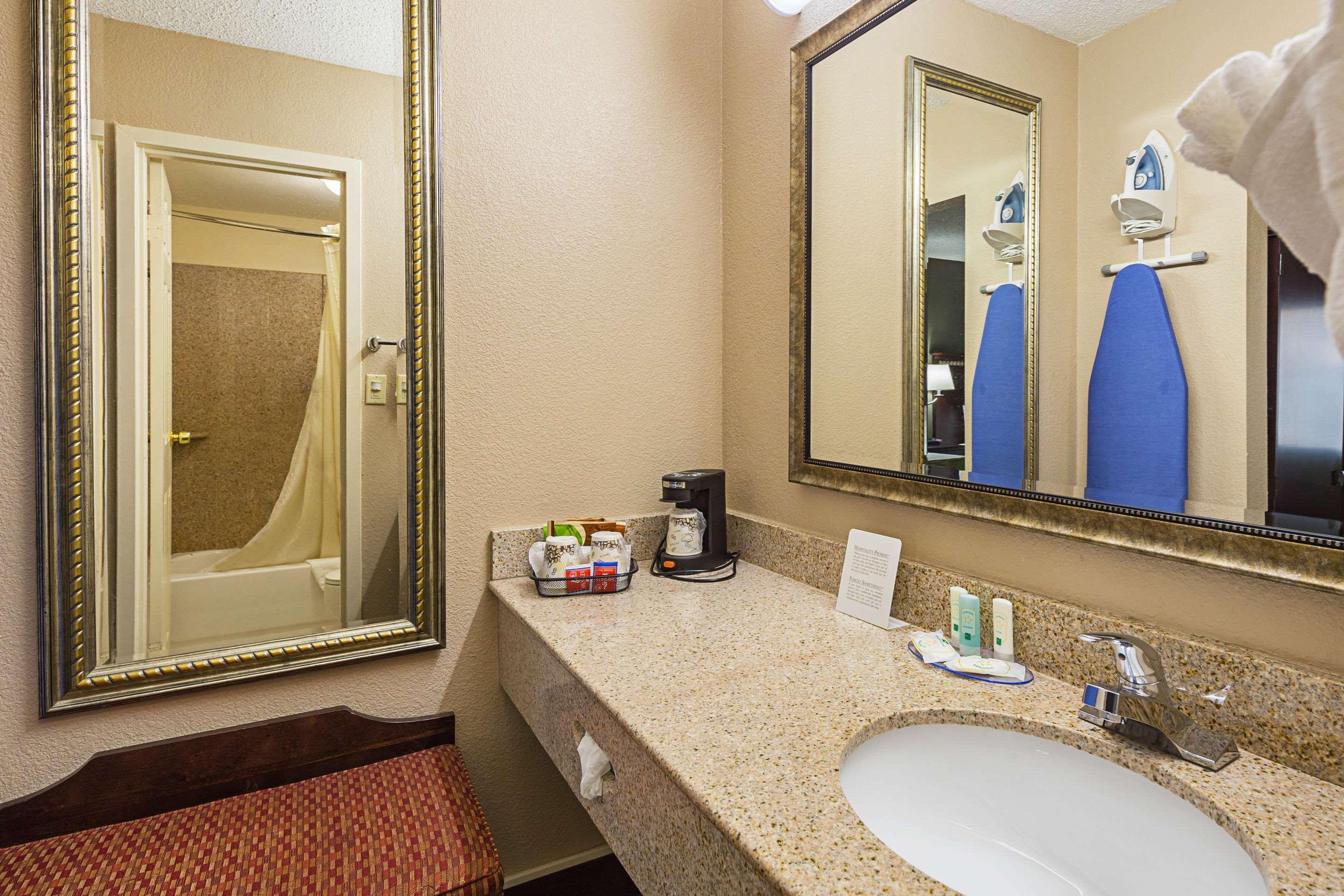 Quality Inn & Suites Greenville - Haywood Mall Extérieur photo