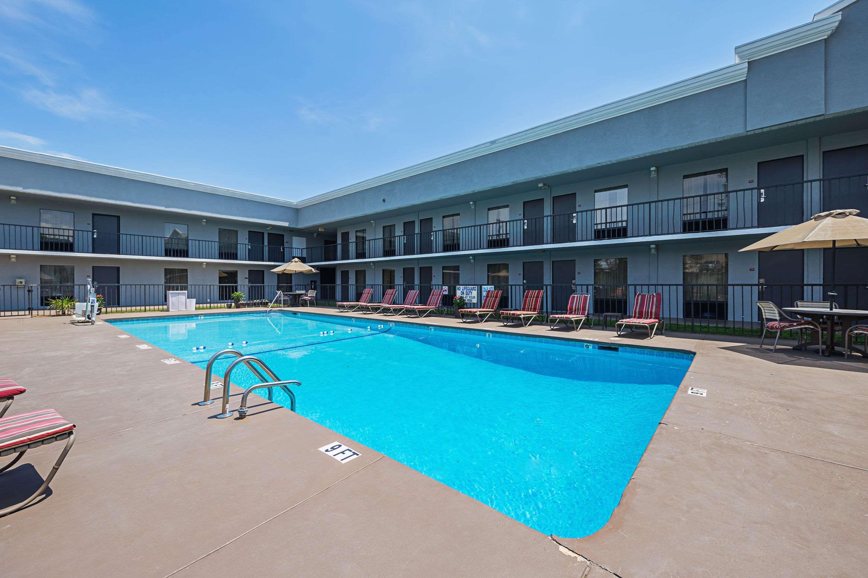 Quality Inn & Suites Greenville - Haywood Mall Extérieur photo