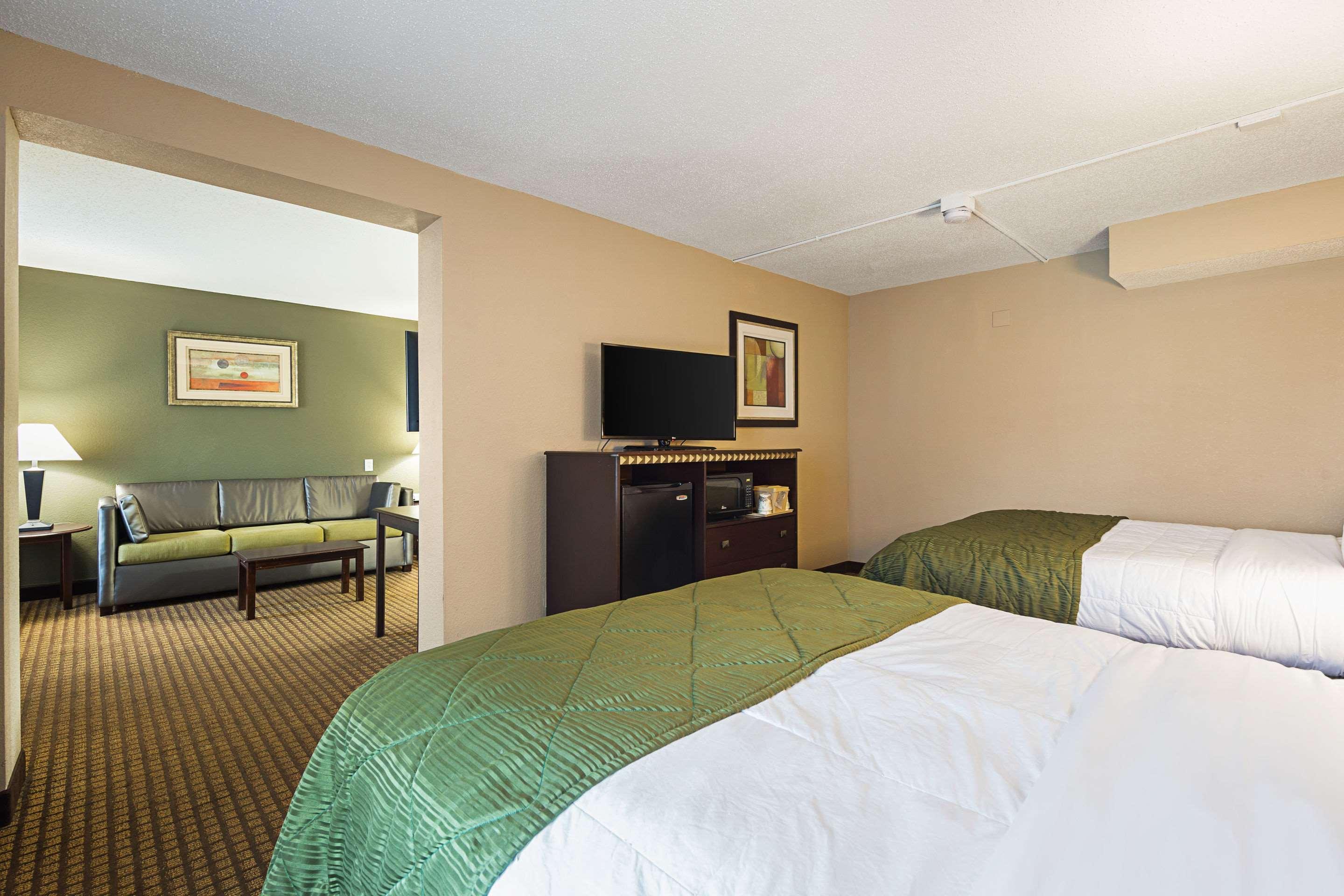 Quality Inn & Suites Greenville - Haywood Mall Extérieur photo