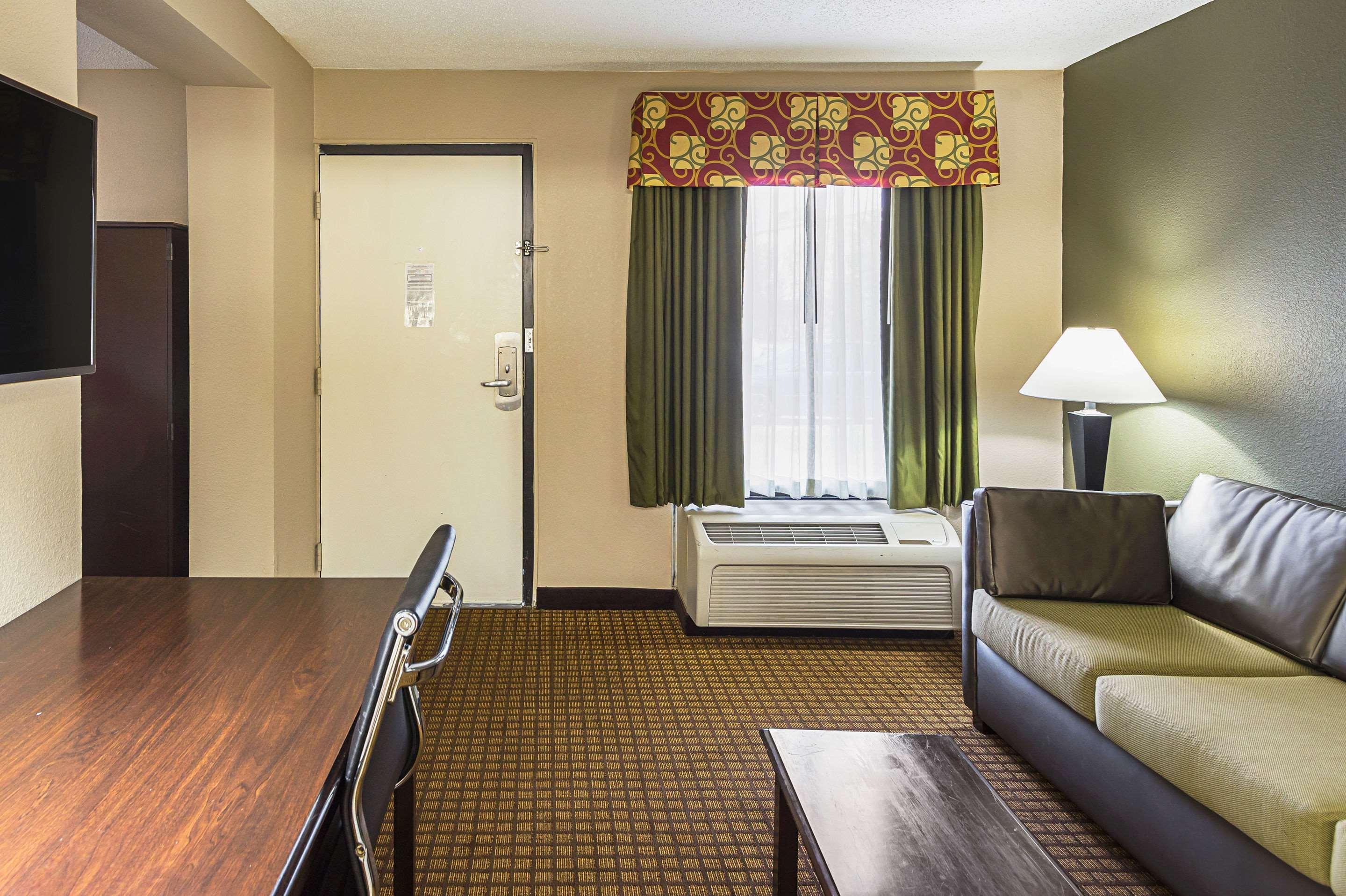 Quality Inn & Suites Greenville - Haywood Mall Extérieur photo