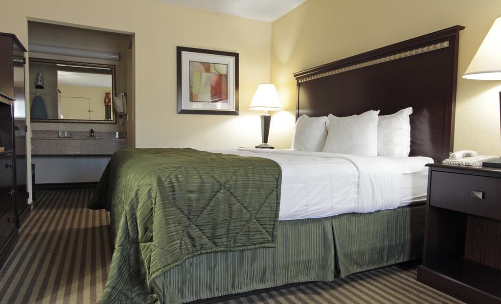 Quality Inn & Suites Greenville - Haywood Mall Extérieur photo