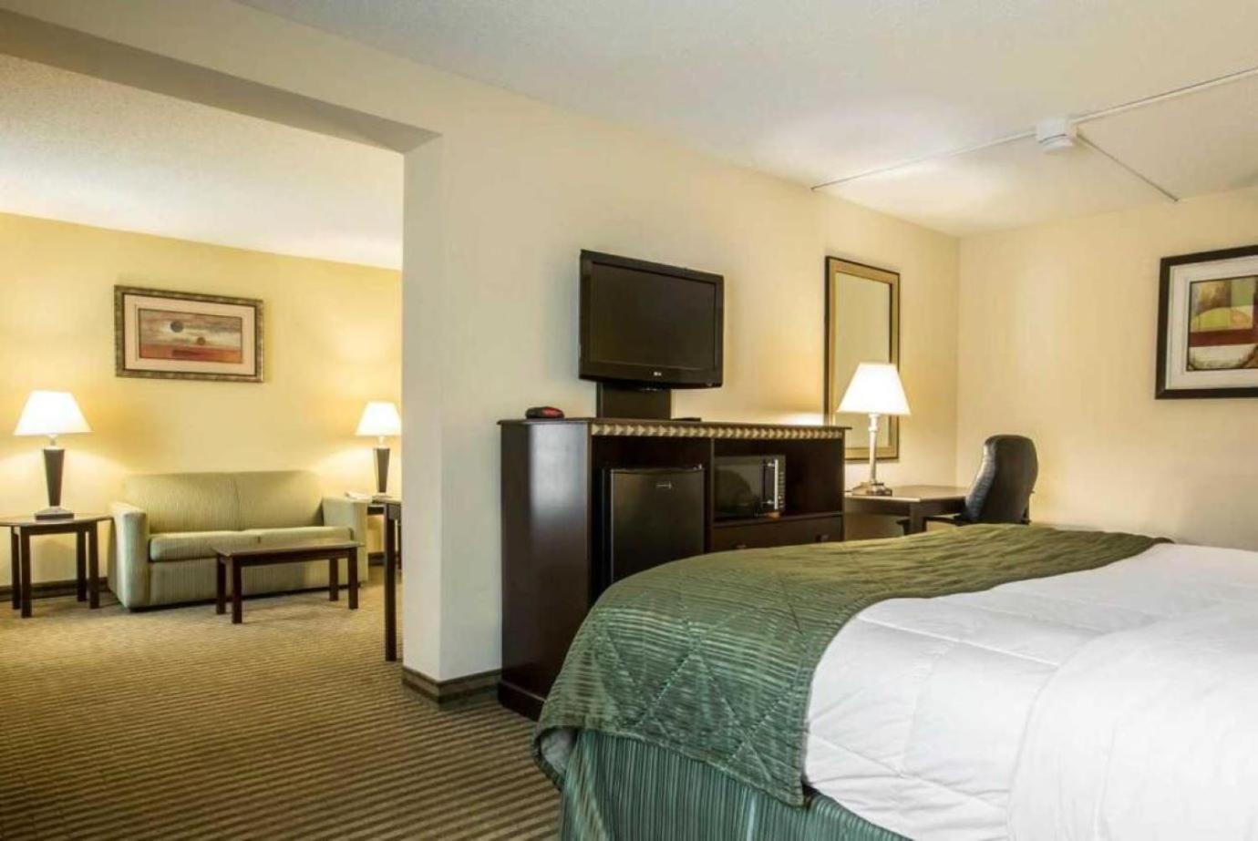 Quality Inn & Suites Greenville - Haywood Mall Extérieur photo