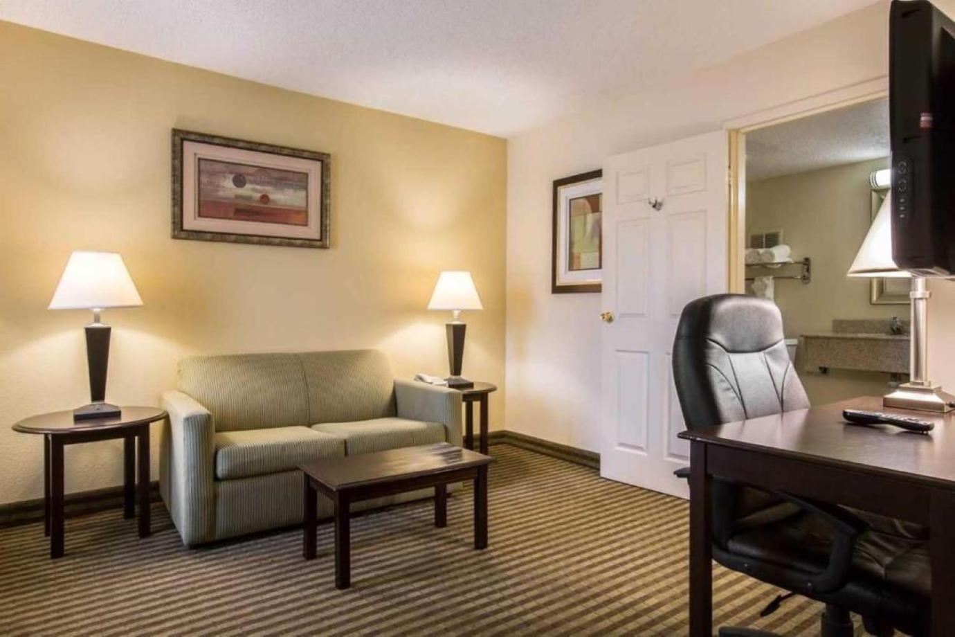 Quality Inn & Suites Greenville - Haywood Mall Extérieur photo