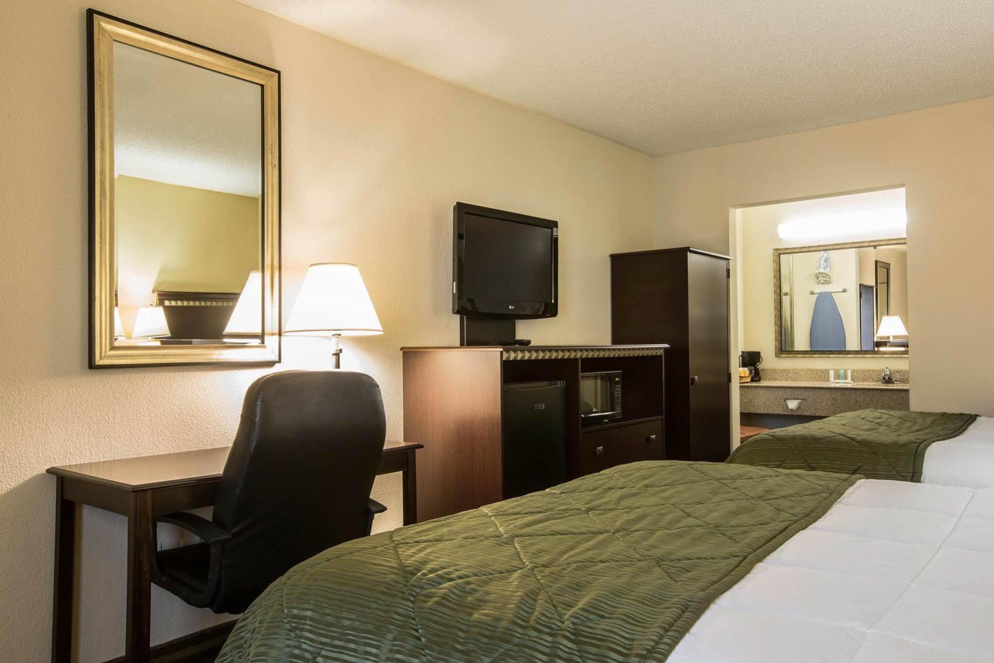 Quality Inn & Suites Greenville - Haywood Mall Extérieur photo